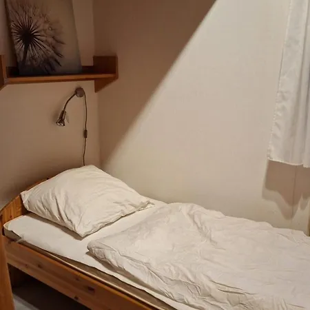 Semesterbostad öfingen 08 *